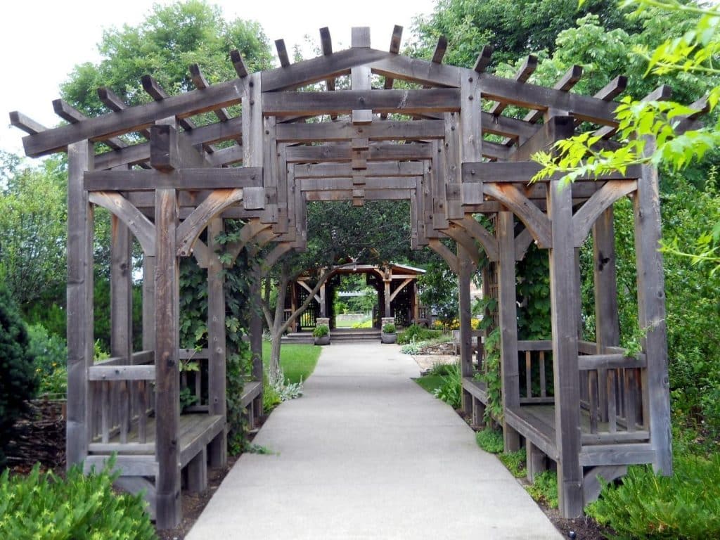 Read more about the article Pergola Materials 101: Choosing the Best for Your Needs